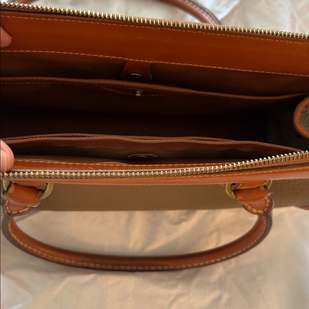 Vintage Dooney & Bourke pebbled leather satchel tote. Excellent condition! - Picture 9 of 9